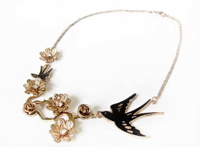                         Topshop Bird Necklace - Gold                                                                                                                                                                                                                                                                                                                                                                                                                                                               